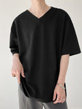 Einfarbiges Herren-Kurzarm-T-Shirt mit V-Ausschnitt SKUI88111