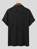 Gestreiftes zweireihiges Herrenhemd mit Reverskragen SKUJ38948